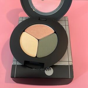 Glo minerals trio eyeshadow shade Palm